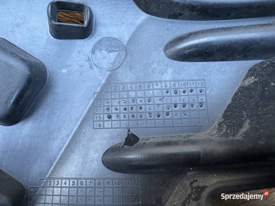 Grill atrapa chłodnicy renault Captur I 1 1316