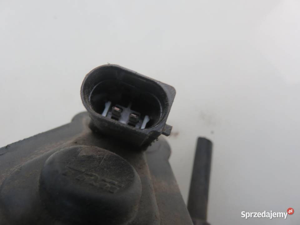 ZACISK LEWY TYŁ VW PASSAT B7 20 TDI