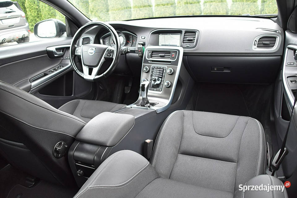 Volvo V60 20D4 184 Półskóra Led Navi Xenon manualna Nowe Kucice