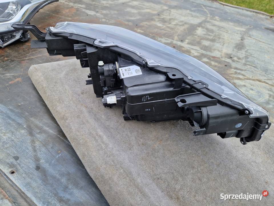 Toyota Yaris Cross reflektor FULL LED ORG EU KPL Lampy przednie sprzedam
