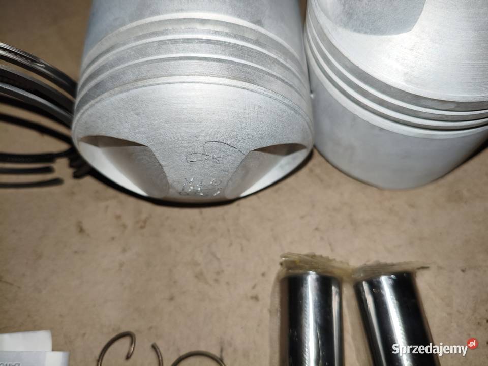 Nowe Tłoki 790 TRT z pierścieniami Prima do Leszno