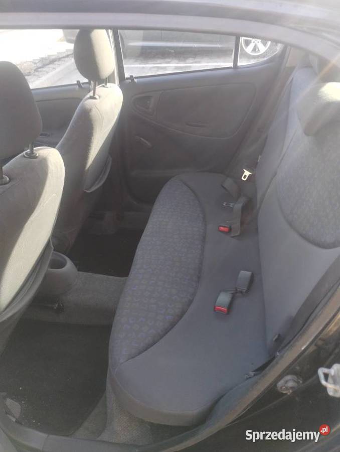 Toyota Yaris 2001 10 brak korozji długie opłaty 143000km sprzedam