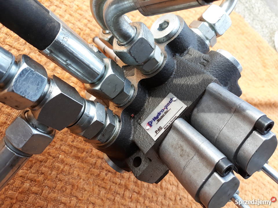 Rozdzielacz 2 sekcyjny URSUS MF Piotrków Trybunalski sprzedam