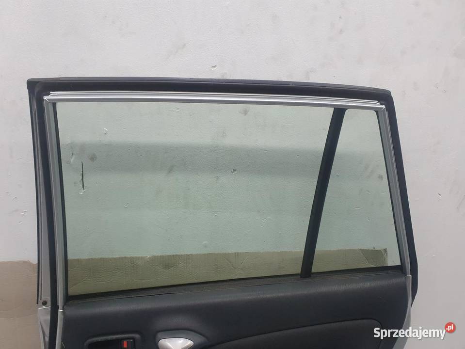 DRZWI PRAWY TYŁ TOYOTA RAV4 9400 Motoryzacja