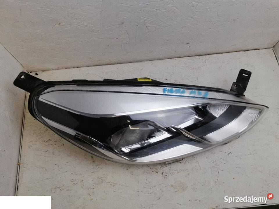FORD FIESTA MK8 REFLEKTOR PRAWY PRZÓD Kozubszczyzna