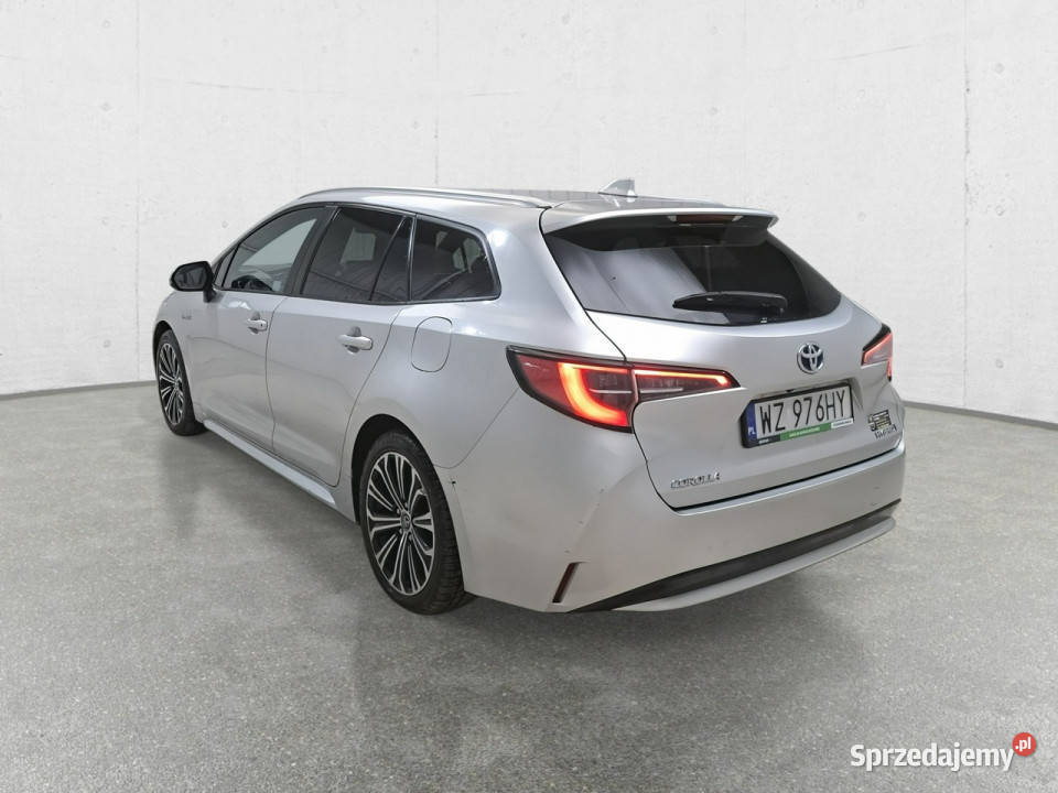 Toyota Corolla Poleasingowe BZ Seria E16 2012 Samochody osobowe Komorniki