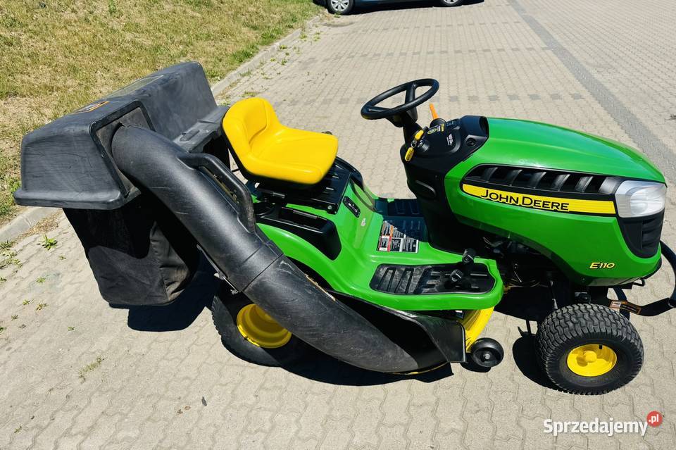 Traktorek kosiarka John Deere E110 BriggsStrat z Białystok