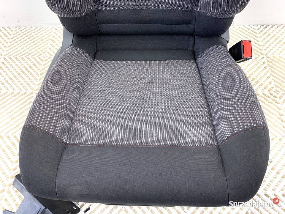 FOTEL PRAWY PRZÓD CITROEN C4 CACTUS Hatchback