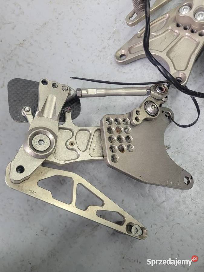 YAMAHA R1 R 1 RN 09 0203 RN09 PODNÓŻKI KIEROWCY Podnóżki i stopki Nowy Tomyśl