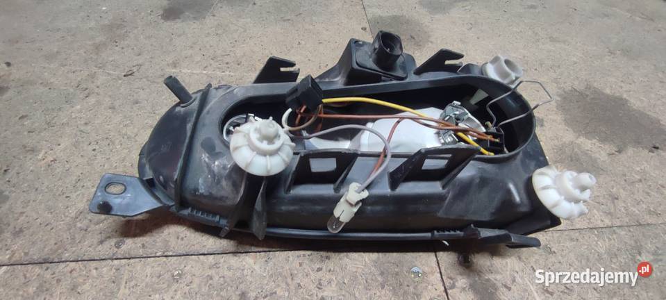 VW GOLF III REFLEKTOR LAMPA PRZEDNIA PRAWA HELLA dolnośląskie Trzebnica