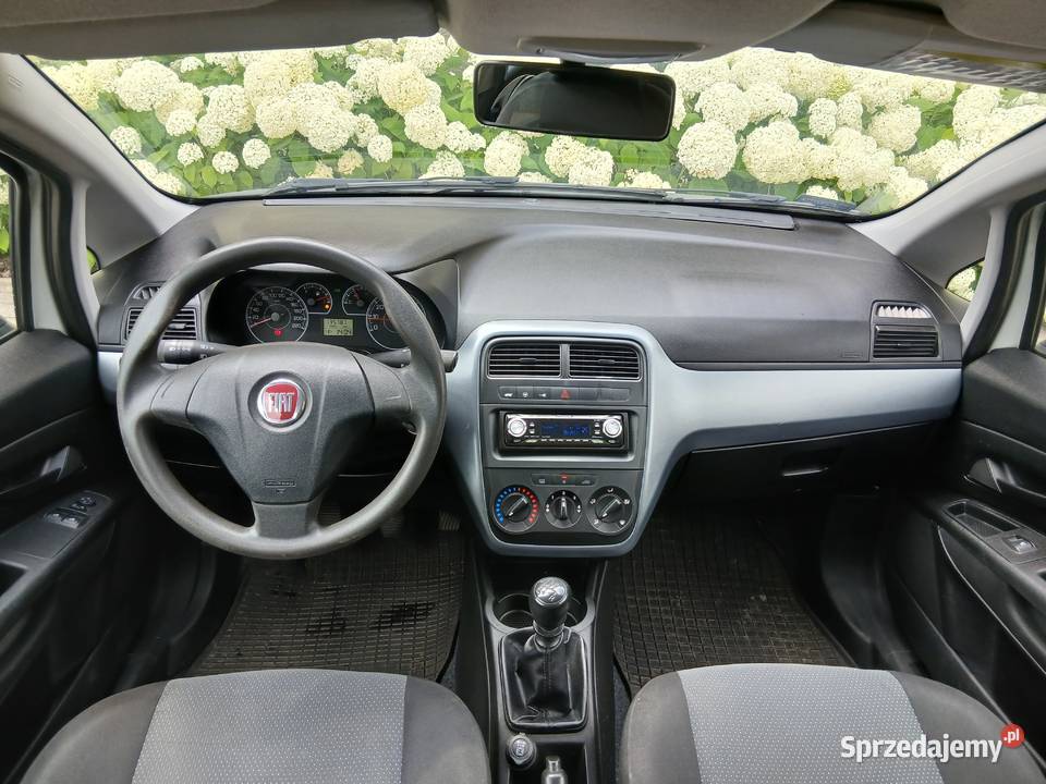 FIAT GRANDE PUNTO 12 2009r Przebieg 135 Klima biały Gliwice