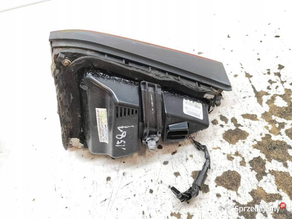 LAMPA TYŁ W KLAPĘ LEWA SEDAN USA 561945307C VW