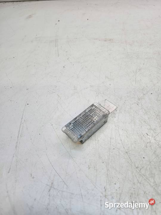 LAMPKA OŚWIETLENIE KABINY AUDI LED 7L0947415 Przystajń