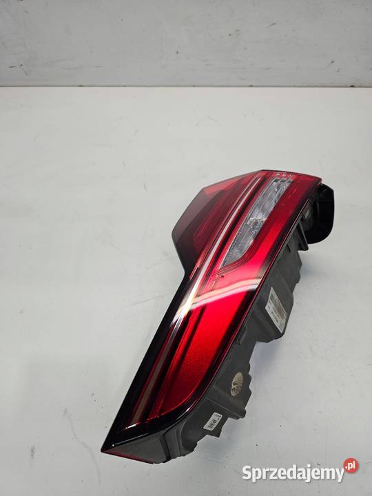 LAMPA LEWY TYŁ W KLAPĘ AUDI A4 B9 LIFT AVANT