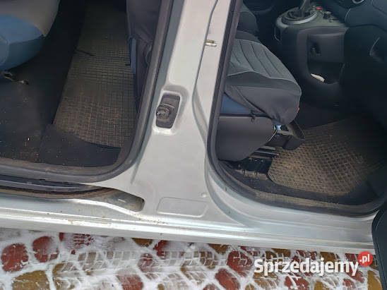 Citroen Berlingo 16 HDI 2008 srebrny stan