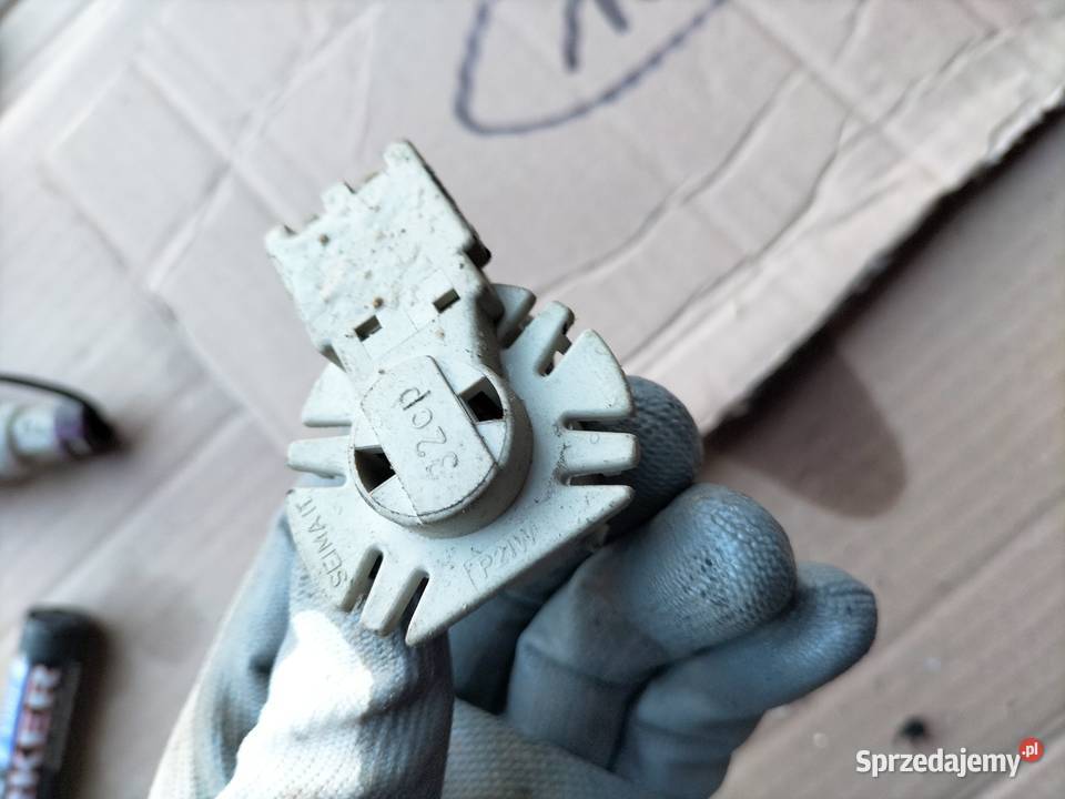 AUDI 80 B3 B4 SEDAN OPRAWKA GNIAZDO ŻARÓWKI osobowe Kamień-Kolonia