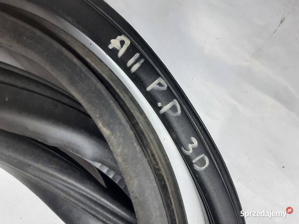 Opel Astra G 3 drzwi uszczelka drzwi prawa Ksawerów