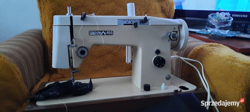Metalowa maszyna do szycia marki PREDOM Łucznik Lublin sprzedam