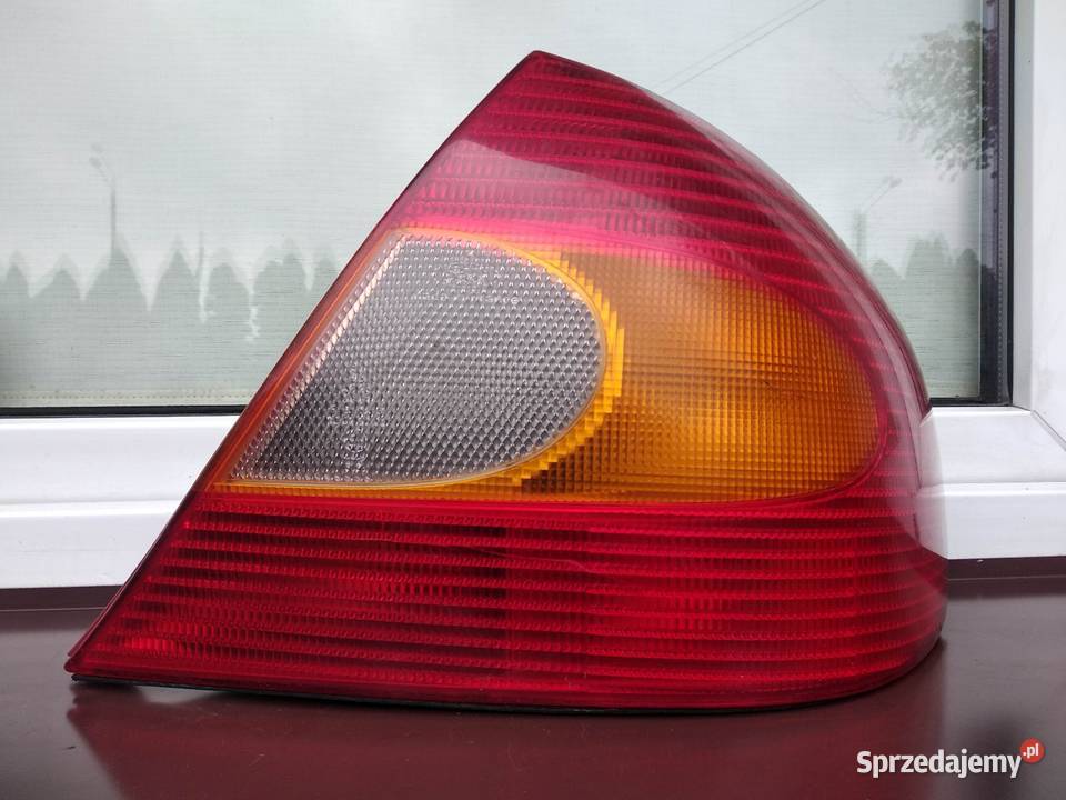 Ford Mondeo MK2 HB hatchback lampa tył tylna Sieradz