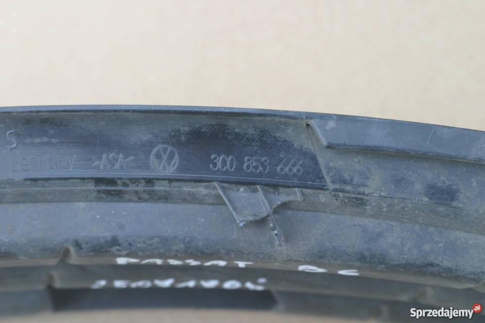VW PASSAT B6 KRATKA ZDERZAKA PRAWA PRZÓD PLASTIK Pozostałe