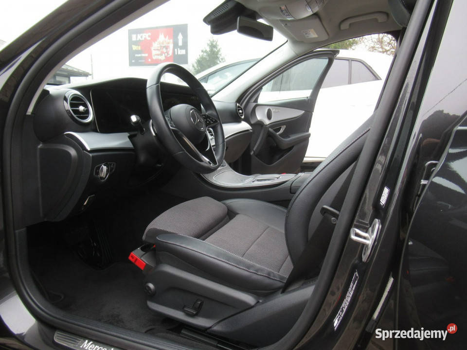 Mercedes E 220 BEZWYPADKOWY Pakiet AMG 4Matic pełny VAT Warszawa