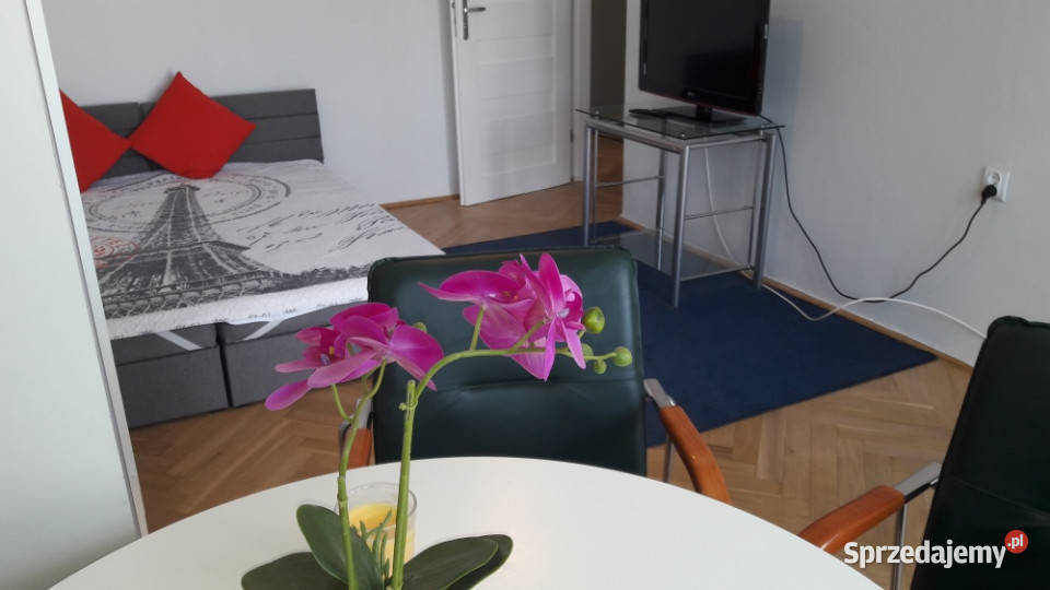 Bezpośrednio 3 nieprzechodnie pokoje z balkonem Wynajem
