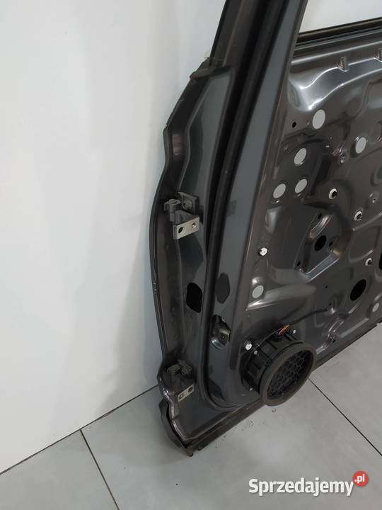 DRZWI PRAWE TYŁ SZARE LEKKO USZKODZONE Skoda