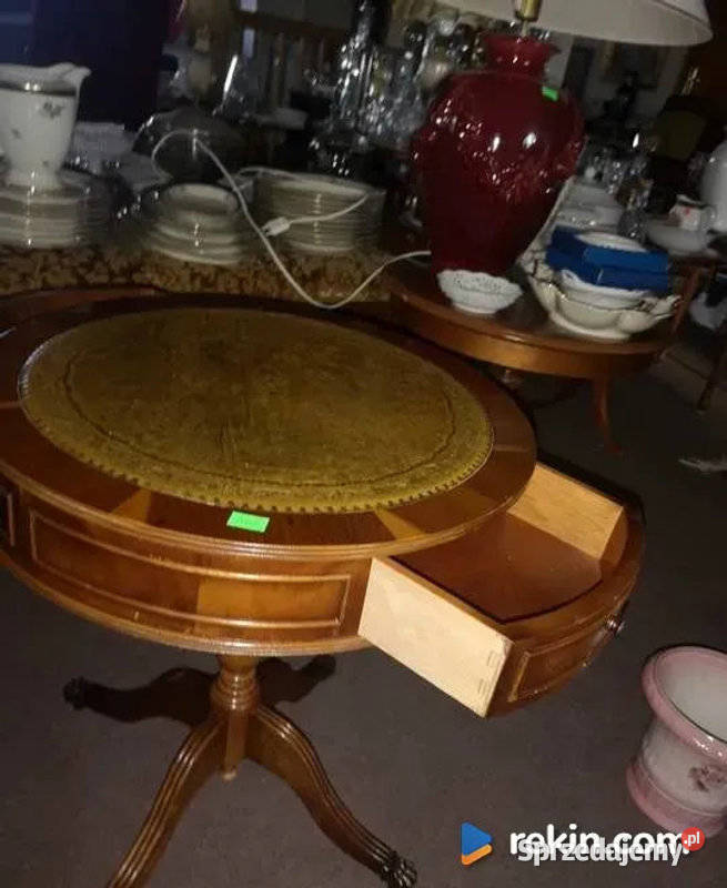 Wspaniały stolik Niciak Z skórką na blacie Meble