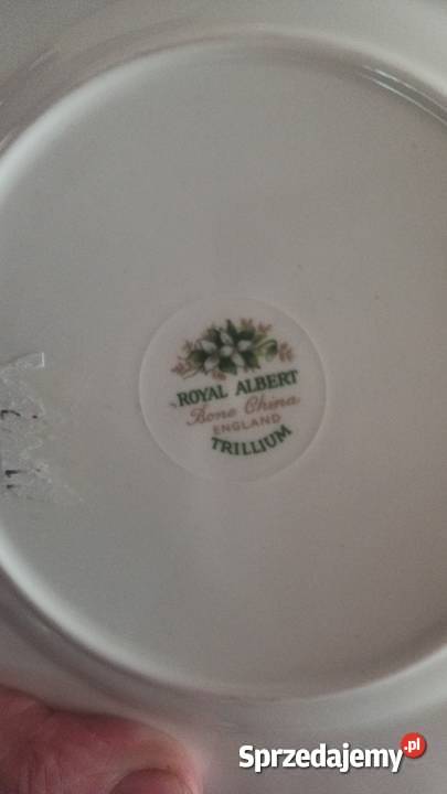 Talerzyk deserowy Royal Albert Paragon Trillum