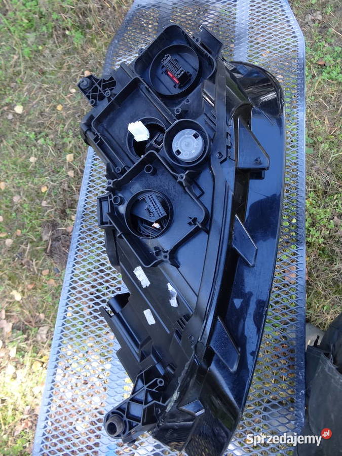Volkswagen Golf Sportsvan PRAWA LAMPA BIXENON Niemodlin