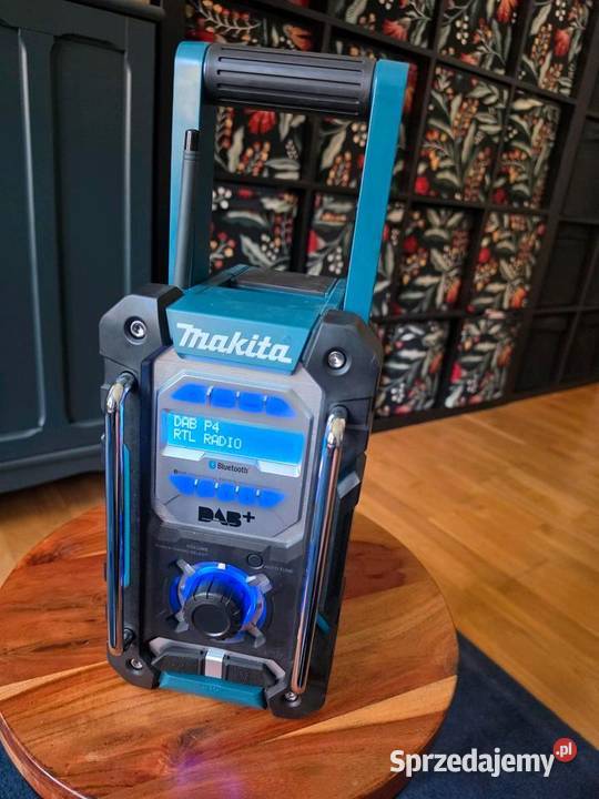 Radio Makita z baterią i ładowarką Iława