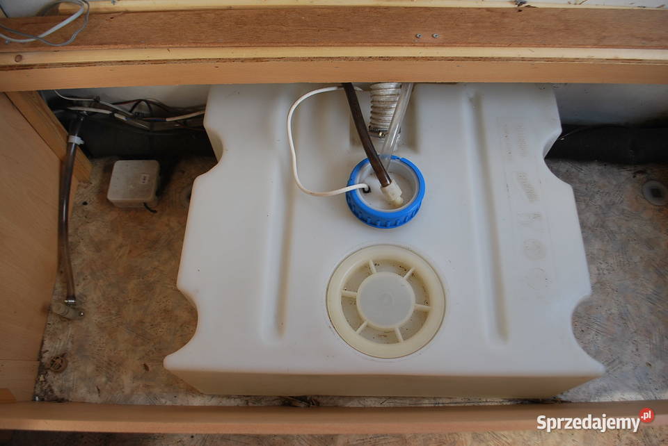 ZBIORNIK NA WODĘ Z POMPKĄ I WLEWEM Grzebowilk