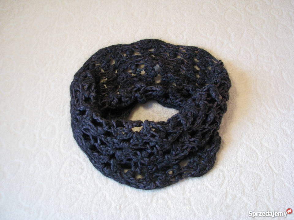 Ażurkowy szal komin w kolorze ciepłego grafitu