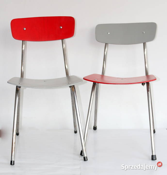 Stare industrialne metalowo drewniane krzesla z Stoły, krzesła, biurka