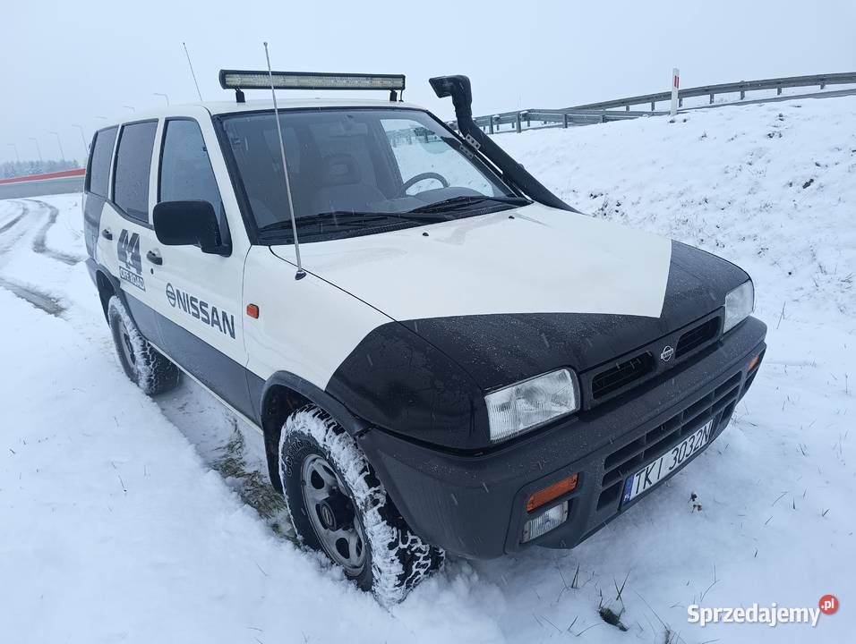 Nissan terrano ii 24 benzyna 4x4 84 bezwypadkowy Chmielnik