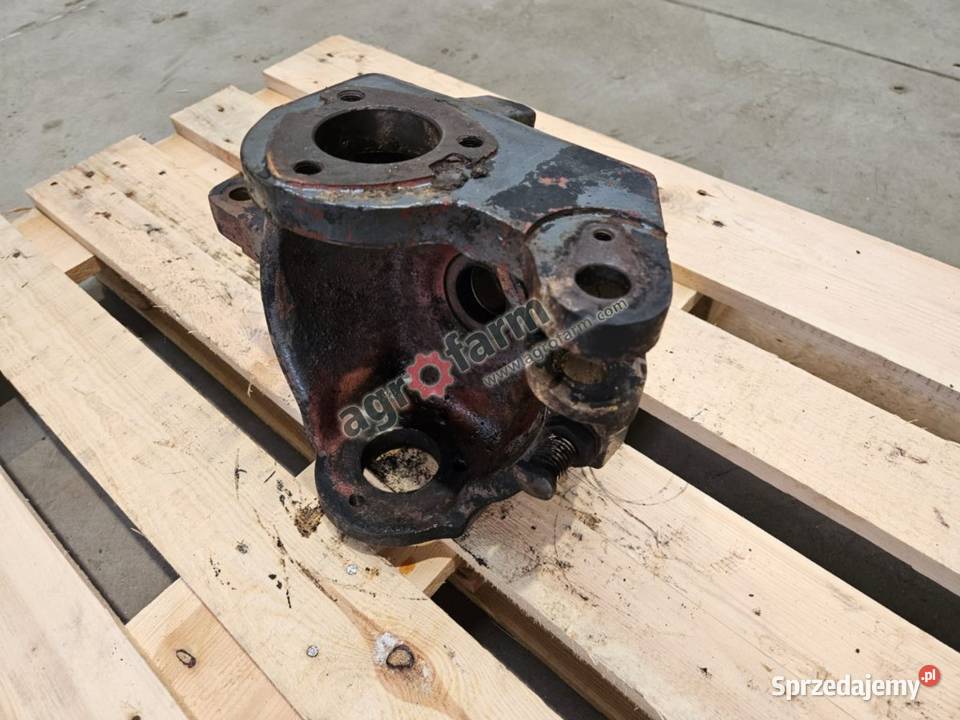 Zwrotnica LH Ford 7740 5640 6640 Układ kierowniczy i oś przednia Byków