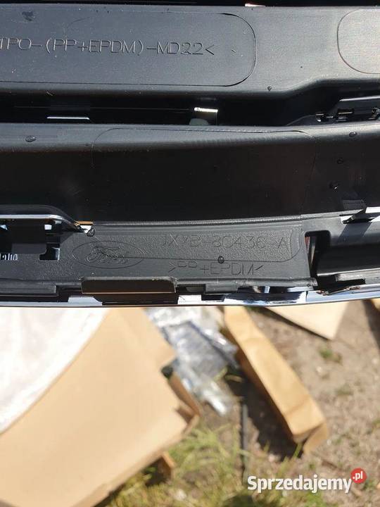 Grill Atrapa chłodnicy Ford Focus MK4 JX7B8200BB osobowe Części samochodowe sprzedam
