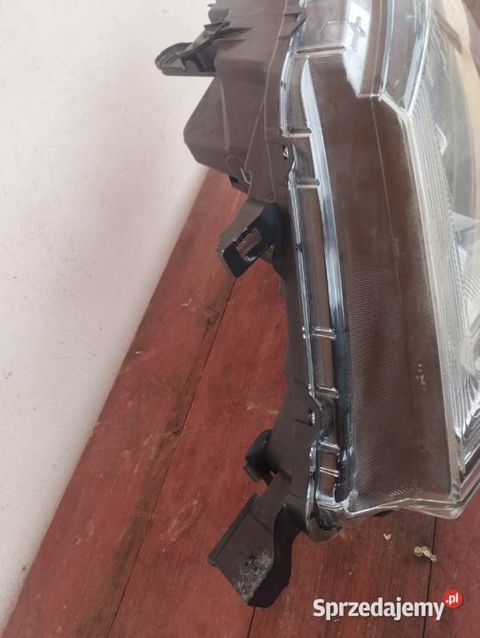 Lampa przednia Nissan rogiem sport Qashqai j11