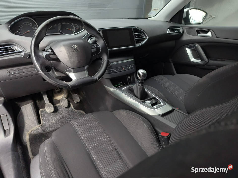 Peugeot 308 12 benzyna 130 6biegów full ledy manualna Samochody osobowe Kęty