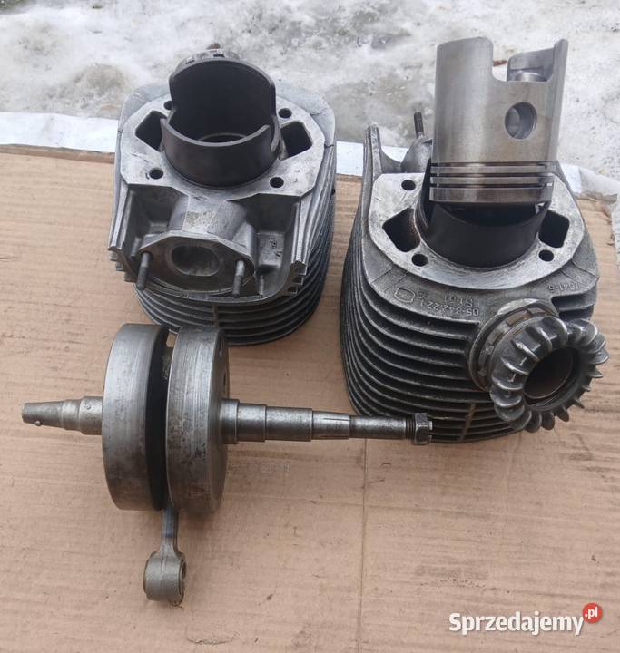 Wał korbowy i cylinder z tłokiem i pierścieniami