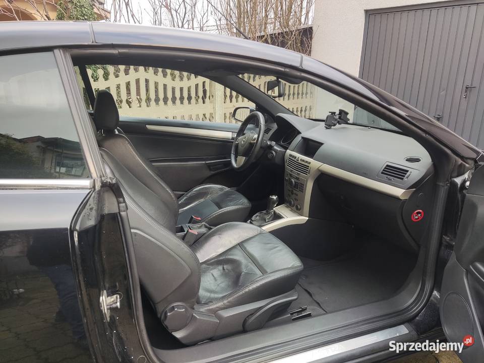 Opel Astra TwinTop 19 CDTI 150 COSMO czarny Astra