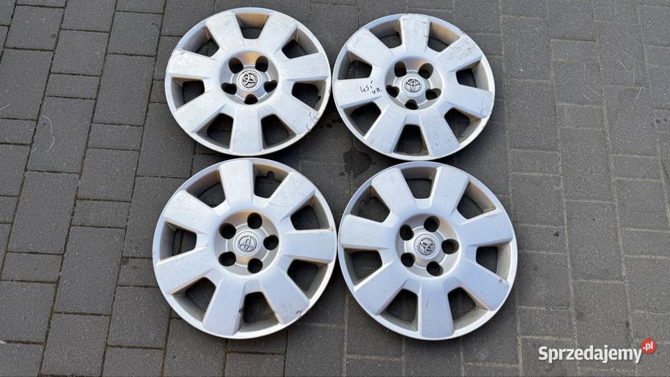 Kapsle kołpaki 16 Toyota Radom