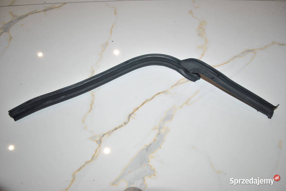 Uszczelka komory silnika prawa strona BMW E46 M3 Poręba