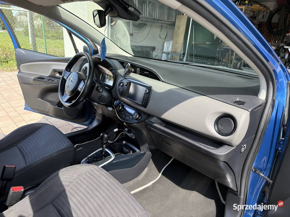 Toyota yaris hybrid Łączany
