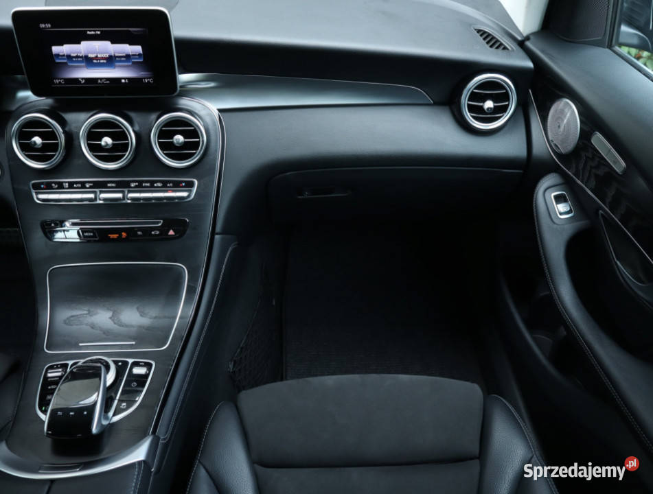 Mercedes GLC GLC 250 4MATIC Rok produkcji 2018 Piaseczno