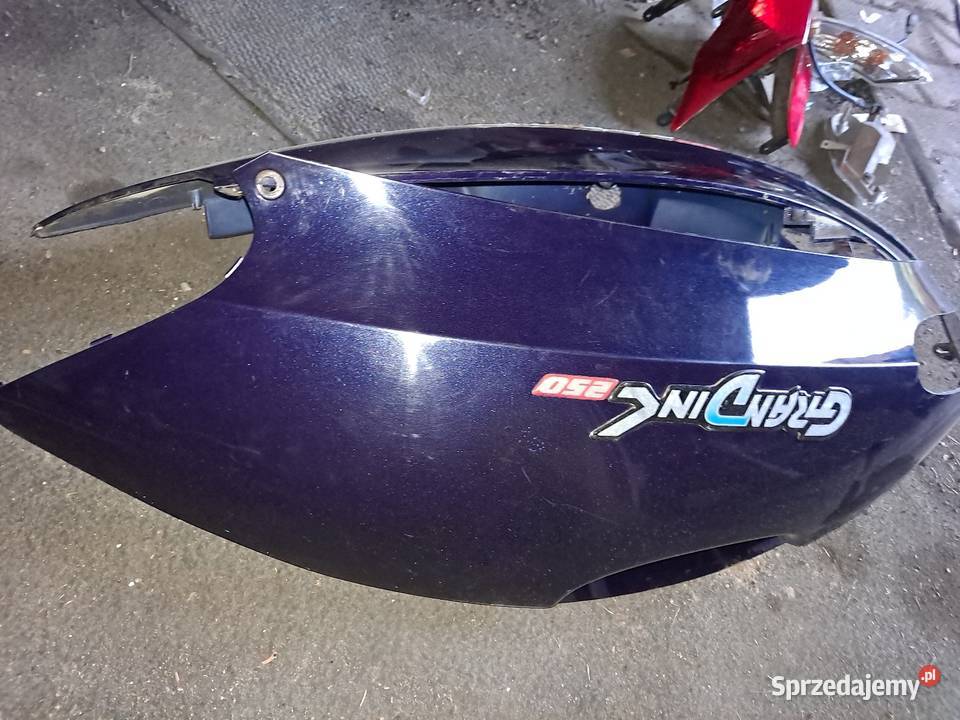 Obudowa tył lewa I prawa lampa tył i Rybnik