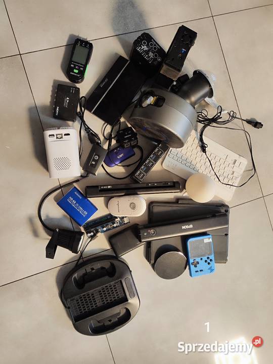 Zestaw elektroniki w większości sprawna Pozostałe Ostrów Wielkopolski