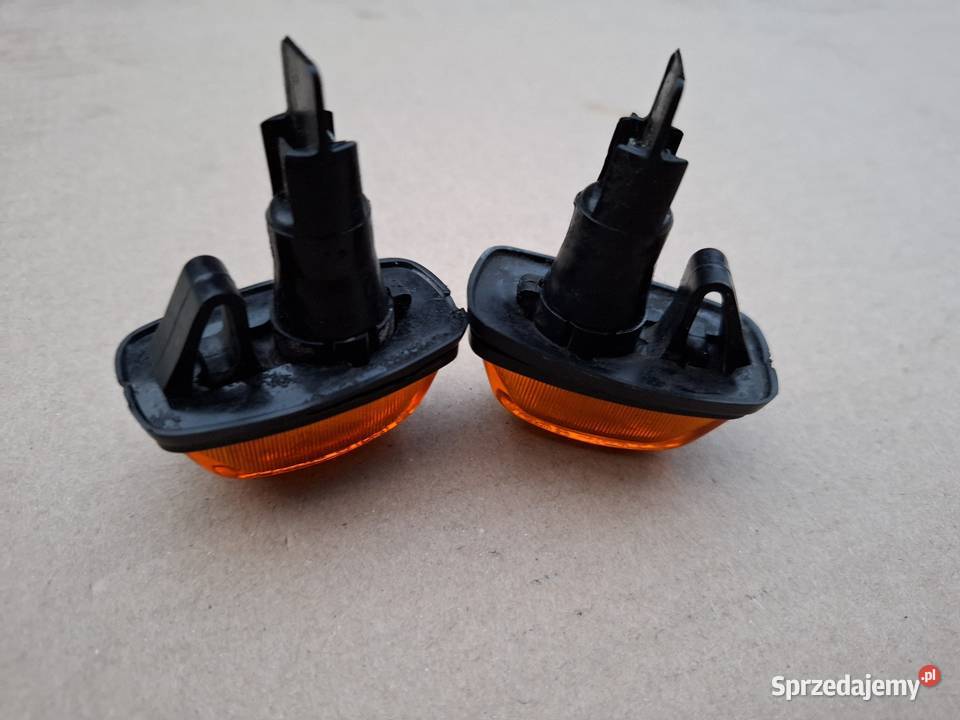 Kierunkowskazy kierunki migacze boczne Fiat 126p opolskie Strzelce Opolskie