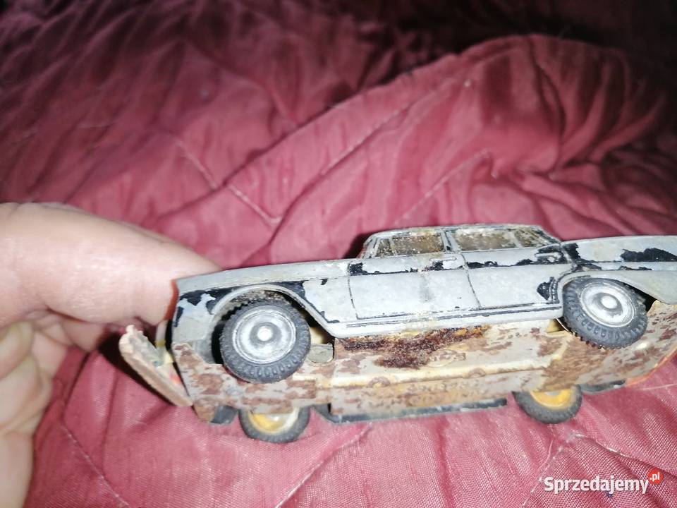 stary kolekcjonerski samochód zabawka Legnica