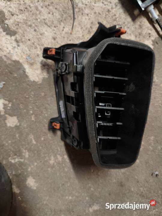 Kratka nawiewu lewa corolla e21 Tłuszcz